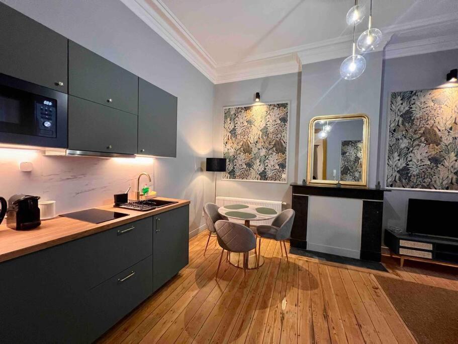 Appartement L'haussmannien-place Du Marche, Marches De Bueren Liège