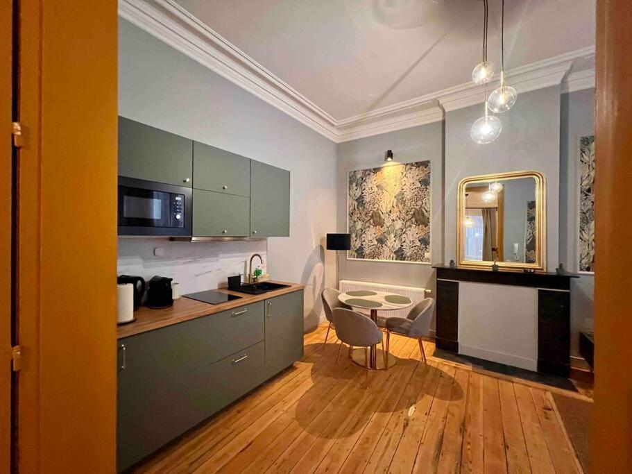 Appartement L'haussmannien-place Du Marche, Marches De Bueren *